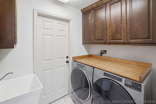 Building Photo - 15600 Rolling Meadows Cir