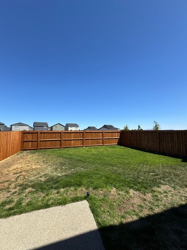 Building Photo - Modern 4-Bed Home for Rent