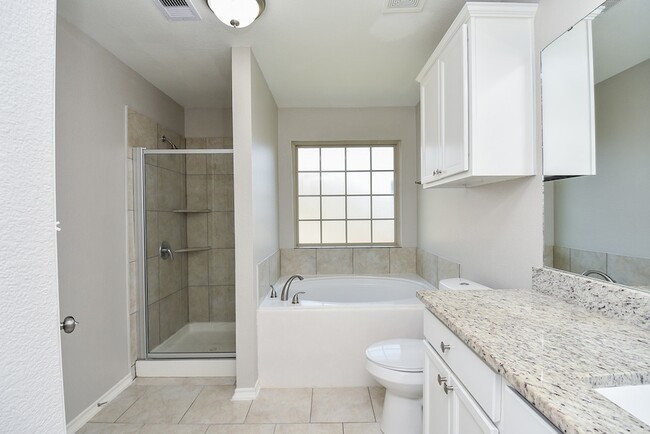 Building Photo - 946 Oak Falls Dr
