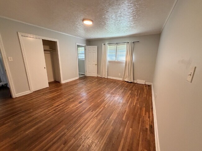 Building Photo - 4 Bedroom, 2 Bath Home in Humboldt