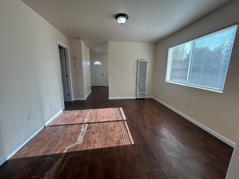 Building Photo - 425 Hyland Dr