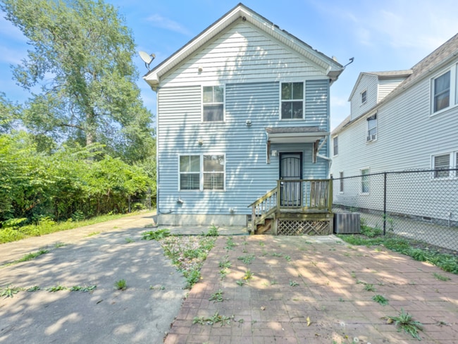 Building Photo - Charming 3 beds 2 baths in Cleveland!