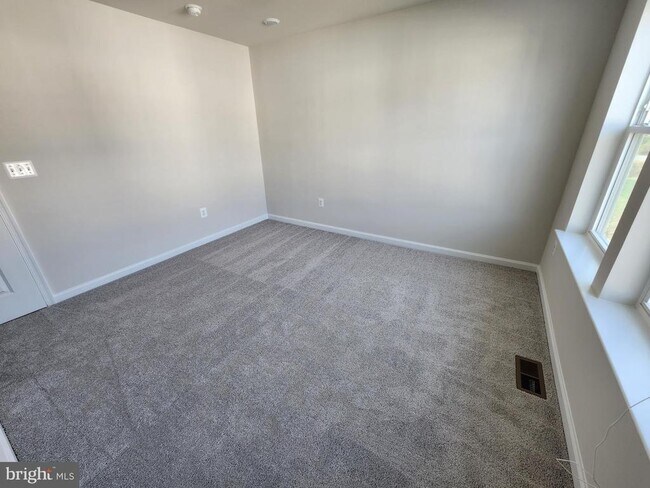 Building Photo - 114 Milburn Dr
