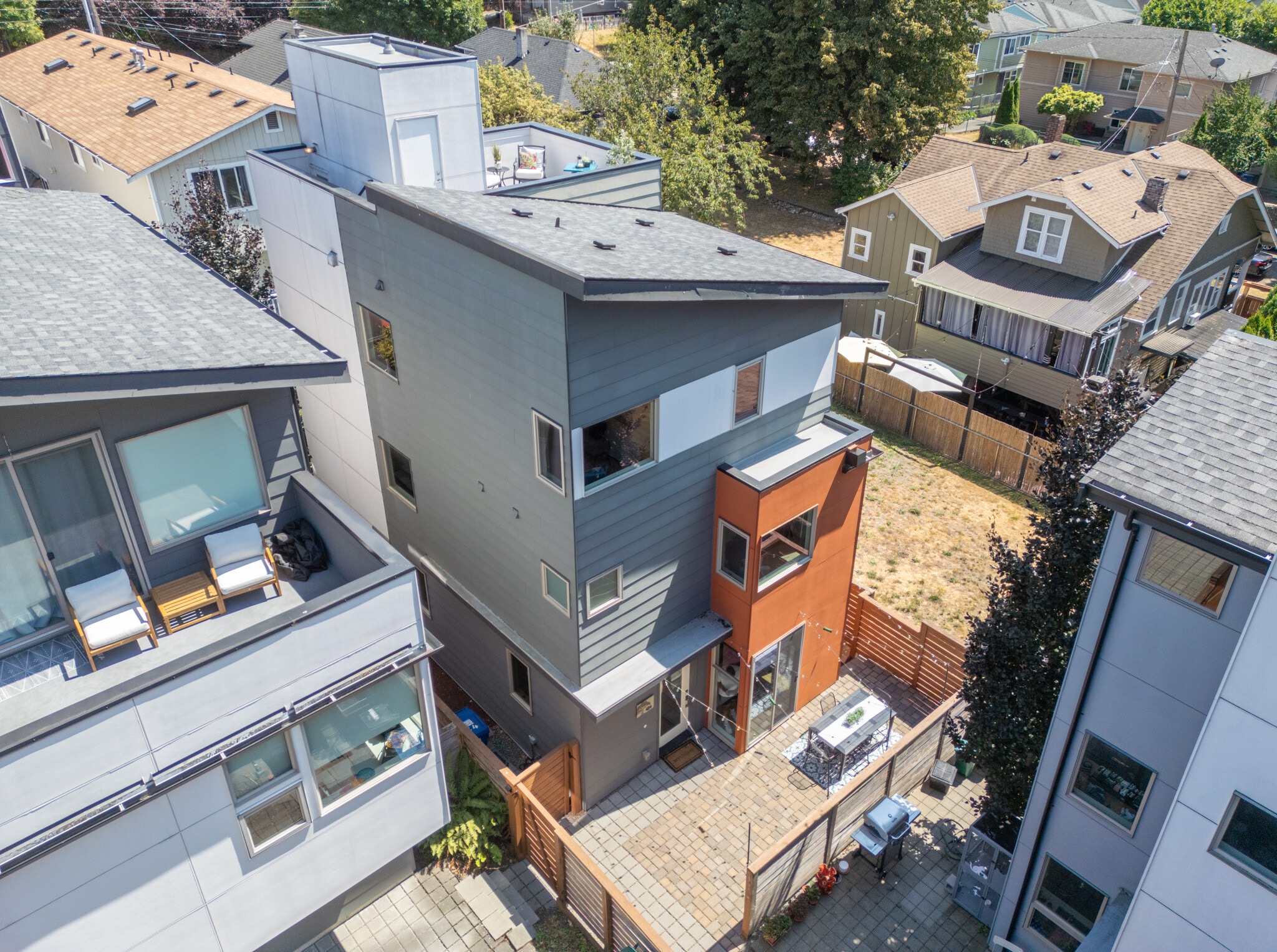 Building Photo - 424 26th Ave S