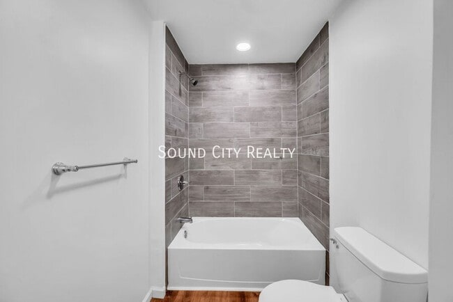 Building Photo - 3232 Hinkle Dr