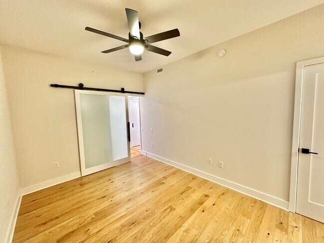 Building Photo - MOVE -IN SPECIAL-FREE RENT! Luxury 2 Bedro...