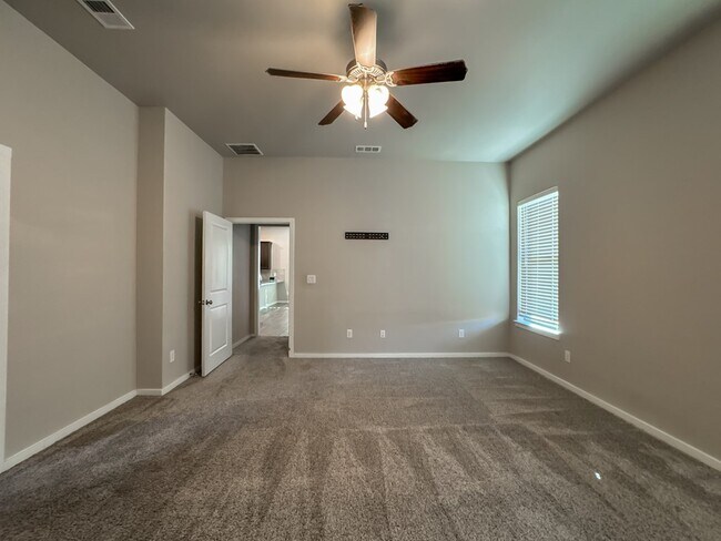 Building Photo - 1212 Ash St