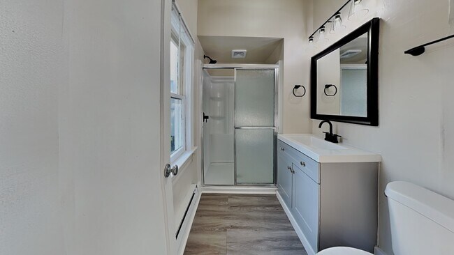 Building Photo - 718 S Yakima Ave