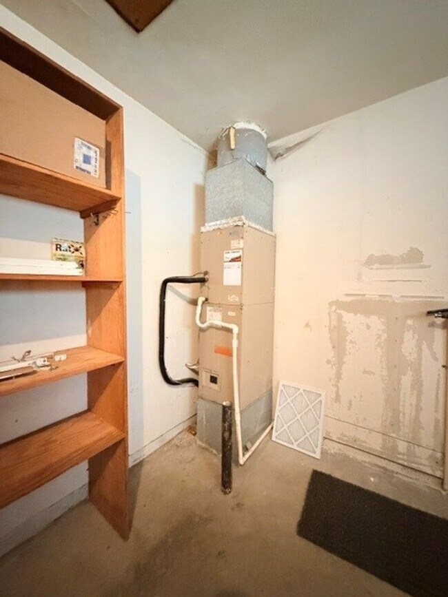 Building Photo - Charming 3-Bedroom Home with Garage & Lawn Care Included