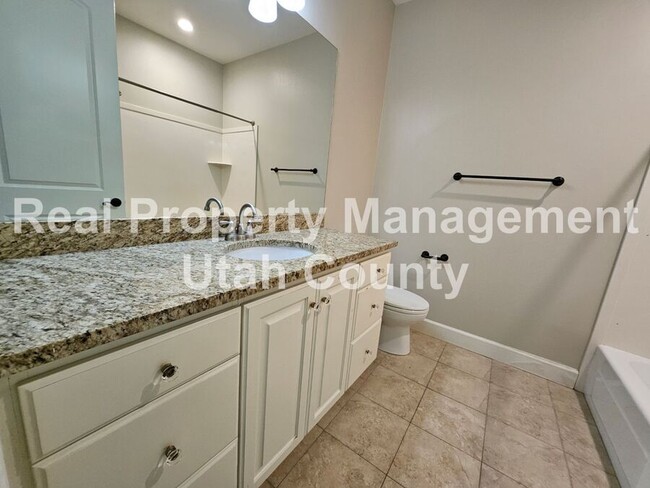 Building Photo - 950 N 940 W