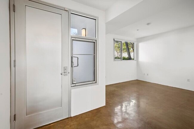 Building Photo - 4111 W Sunset Blvd