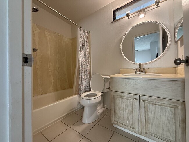 Building Photo - MALANAI IN KAPOLEI - 3 BDRM/2.5 BATH/ENCLOSED GARAGE