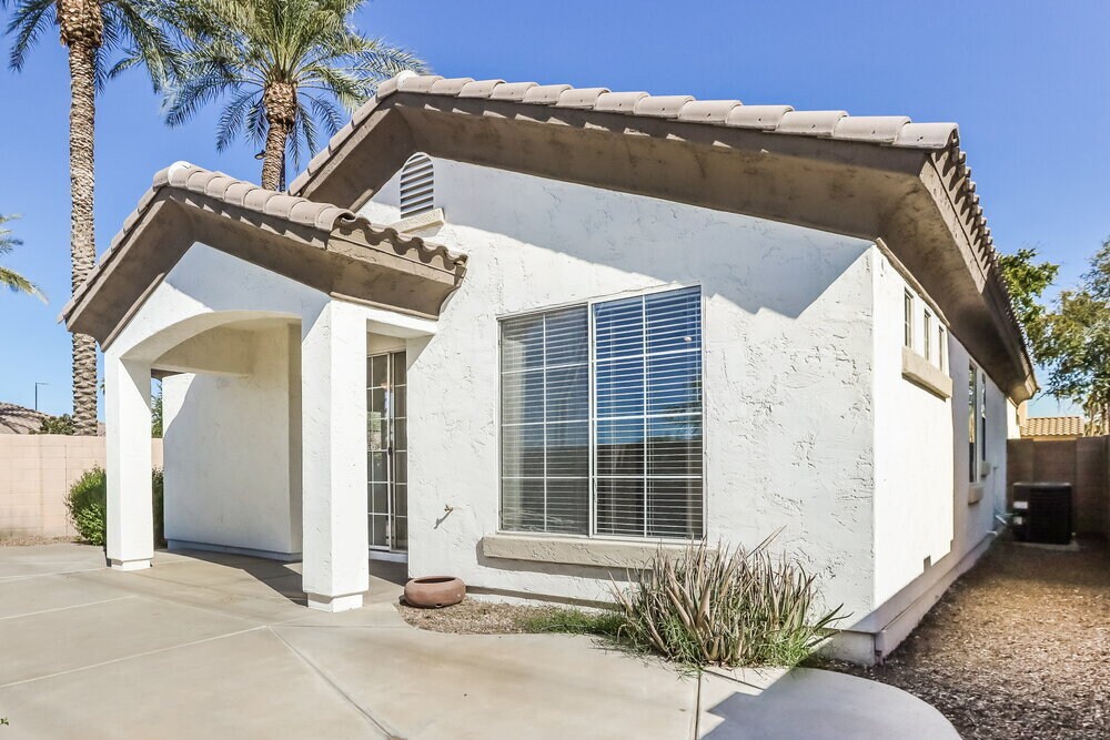 Building Photo - 400 N Eucalyptus Pl