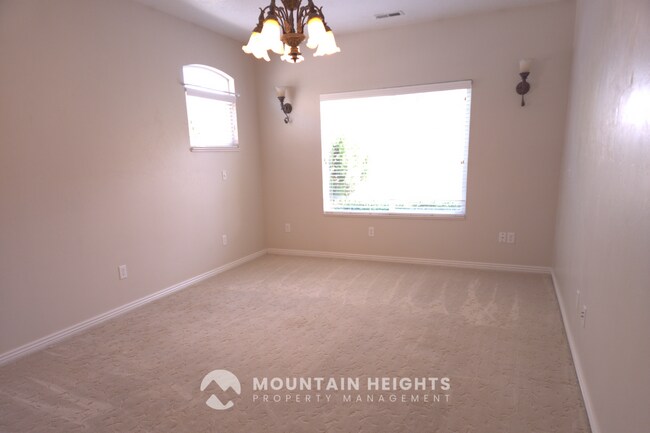 Building Photo - 744 Lazy Oak Way