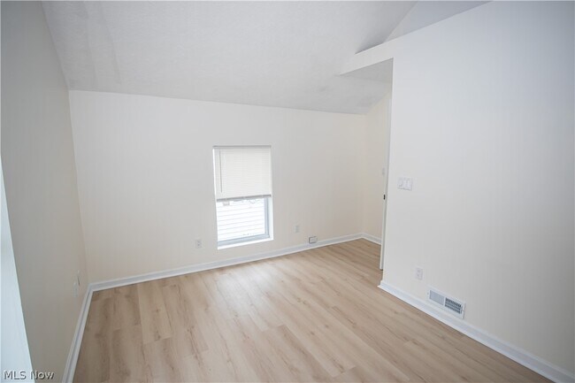 Building Photo - 112 Chestnut St