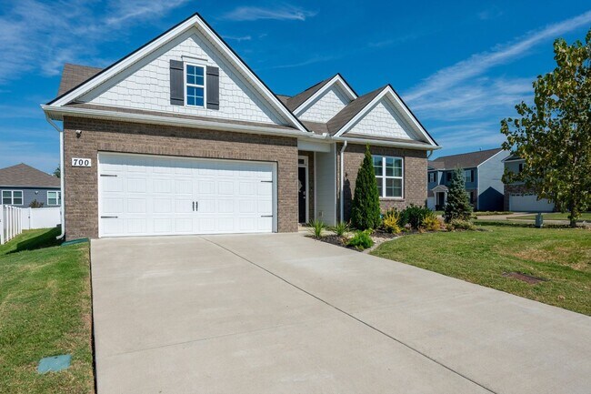 Building Photo - Like New, One-Level Living