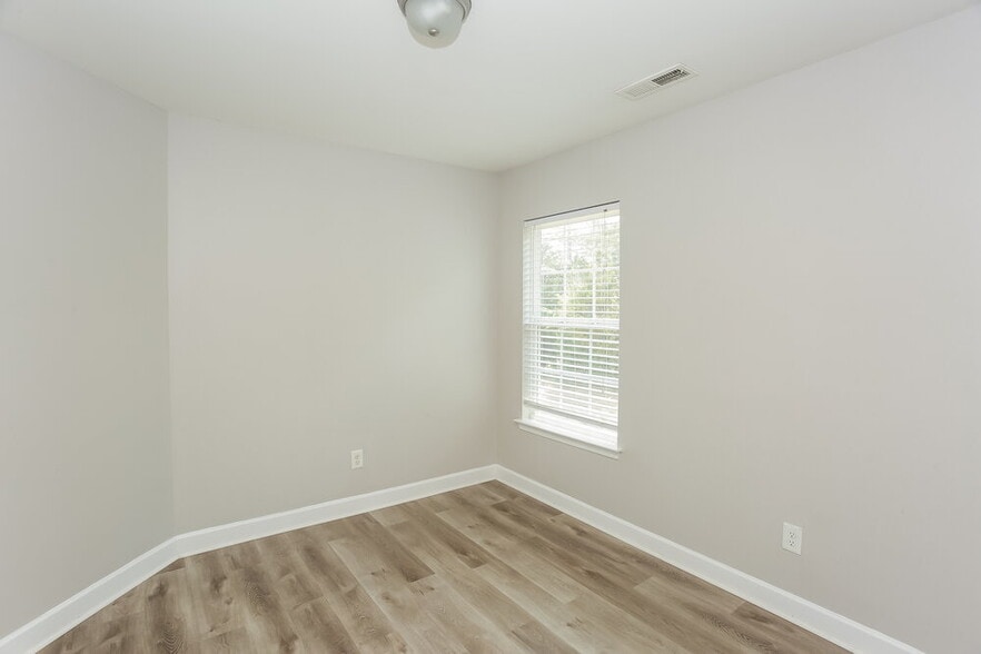Building Photo - 1029 Ramsgate Dr SW