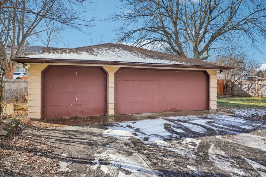 Building Photo - 10785 W Appleton Ave