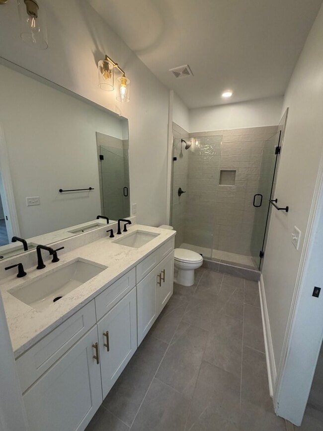 Building Photo - 1303 Louisiana Ave