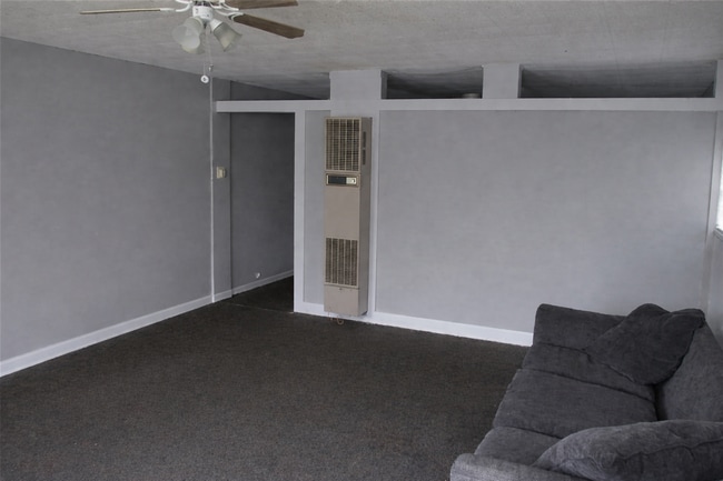 Building Photo - 305 W Maple-1