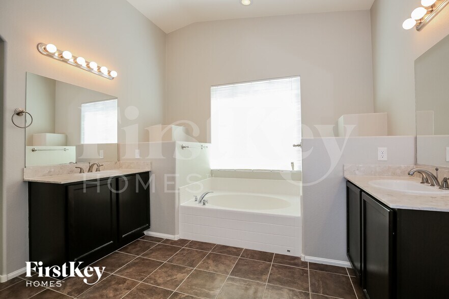 Building Photo - 6137 River Belle St