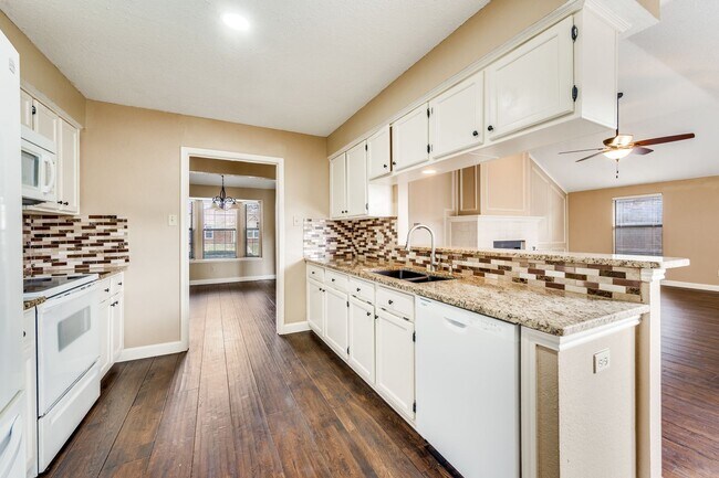 Building Photo - Beautifully Updated Home in Prime Coppell Location - Zoned to Top-Rated Schools!