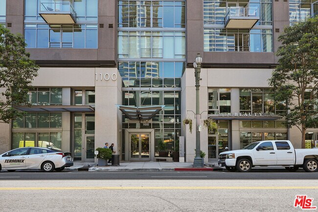 Building Photo - 1100 S Hope St