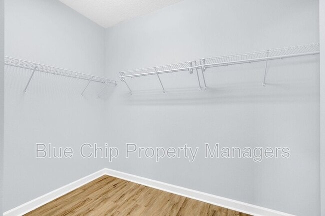 Building Photo - 10074 Iverson Dr