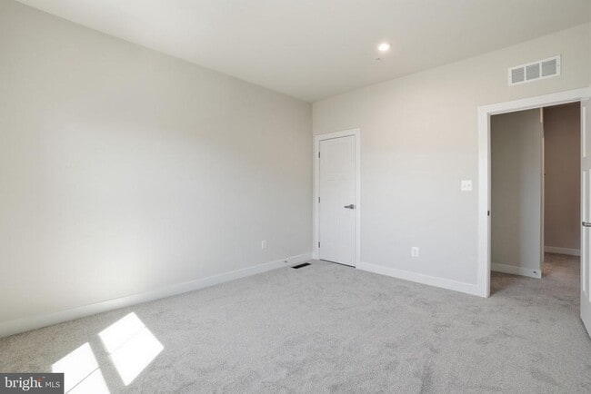 Building Photo - 42548 Invergordon Ter