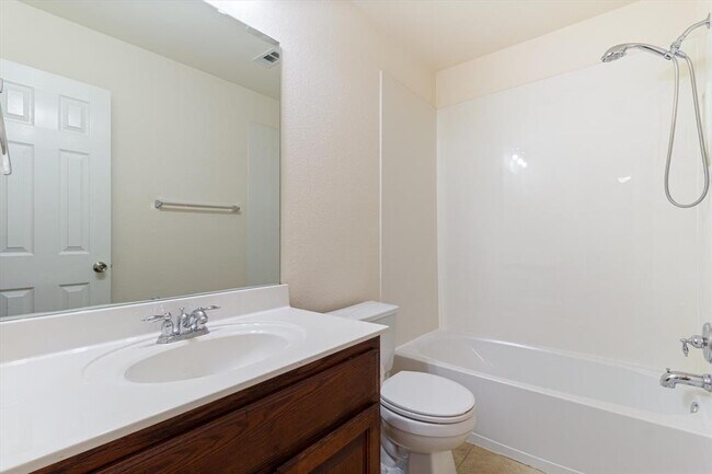 Building Photo - 10 White Magnolia Cir