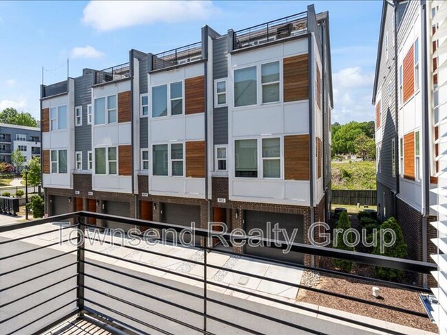 Building Photo - 2122 Bryant Park Dr