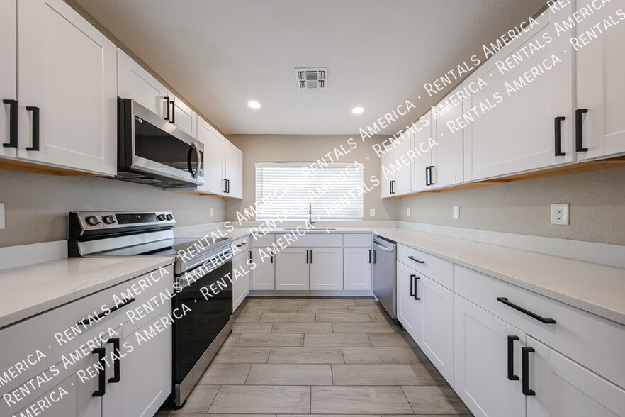 Building Photo - 2902 W Straford Dr