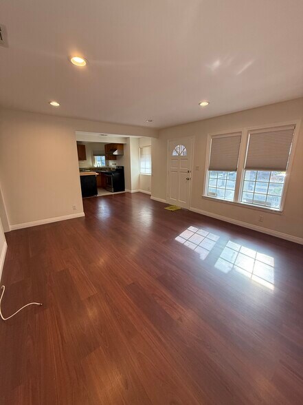 Building Photo - 410 N Glenwood Plz