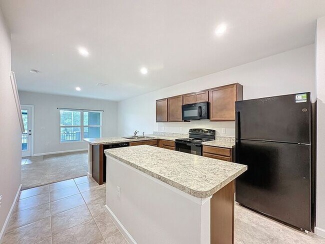 Building Photo - Dream Townhome in Magnolia Grove, Davenport !