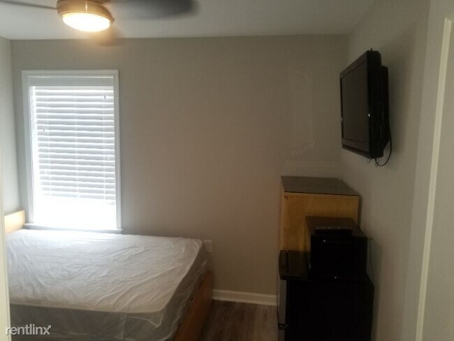 Building Photo - 4 br, 3.5 bath Townhome - 4 Woodcrest Dr SE
