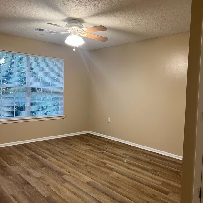 Building Photo - 50 Pebble Beach Cove