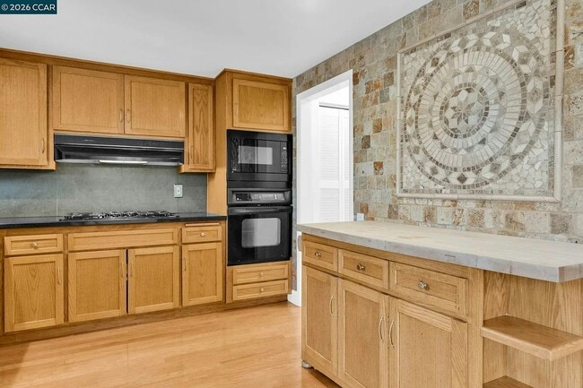 Building Photo - 648 Brookfield Dr