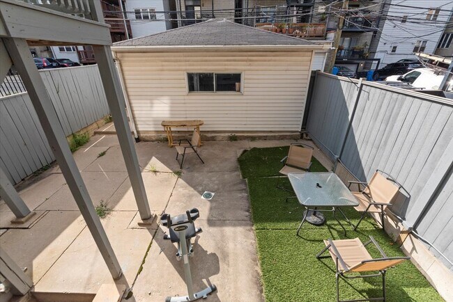 Building Photo - 3744 N Fremont St