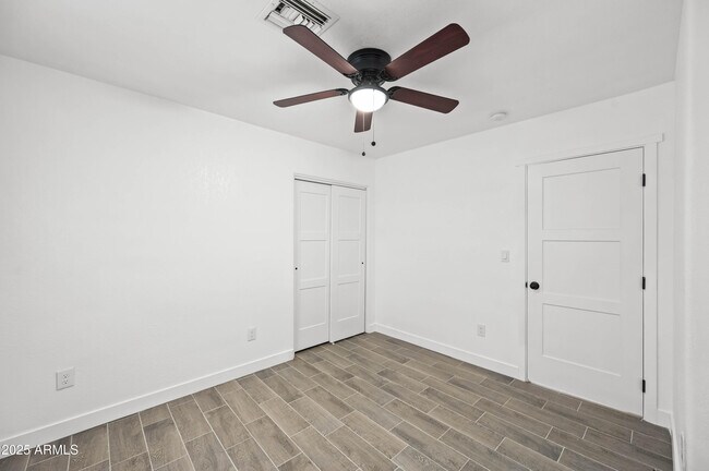 Building Photo - 10947 W Mohave St
