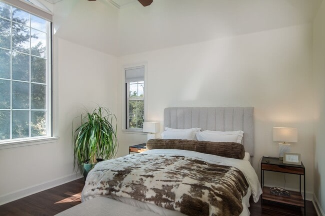 Building Photo - 2 Story, 2 Bed/2.5 Bath, Pool Home Plus Of...