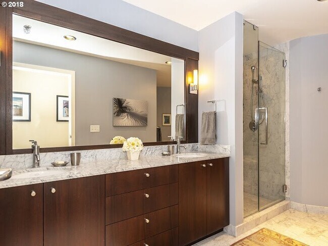 Building Photo - Rare rental in The Westerly - spectacular 2/2.5 unit w/sweeping views/2 parking/2 storage