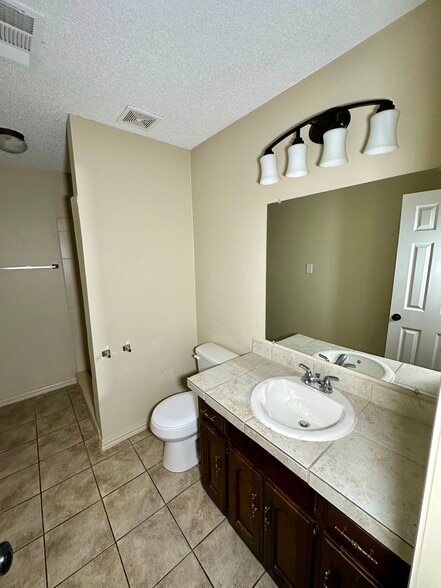 Master Bathroom - 500 N 46th St