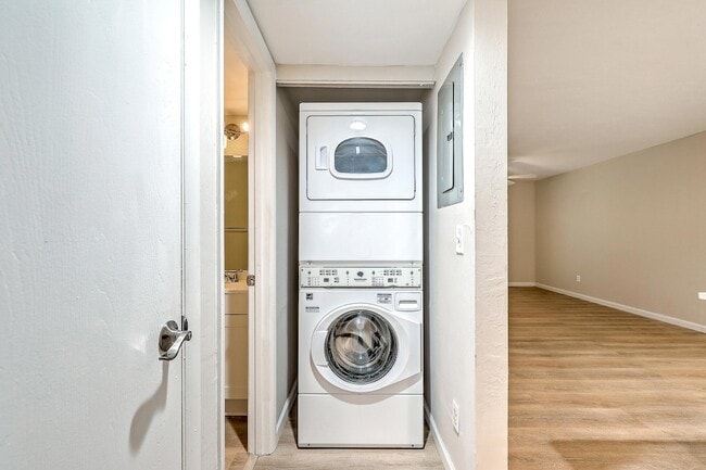 Building Photo - 2162 Bees Ferry Rd