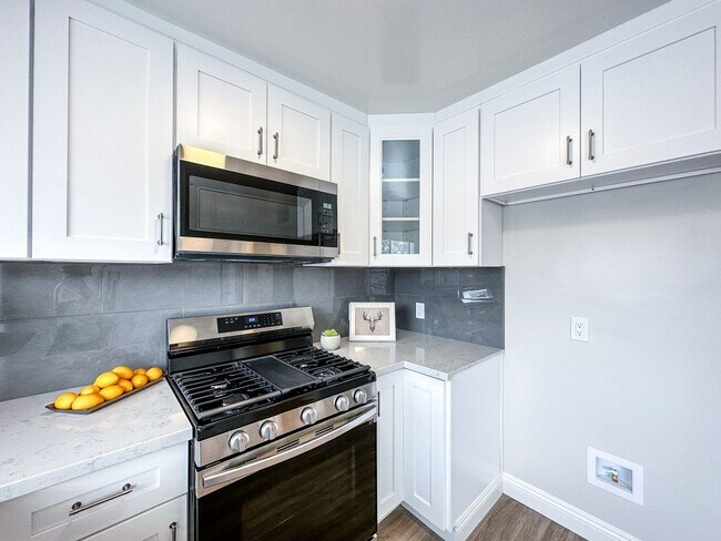 Building Photo - 922 Benito Ave