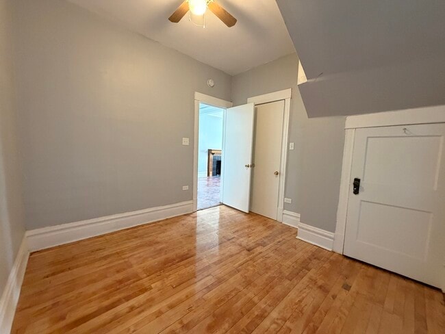 Building Photo - 7817 S South Shore Dr