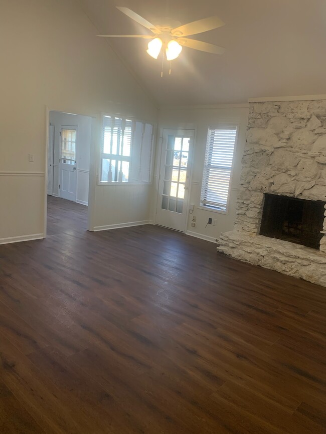 Building Photo - 316 W University Pkwy