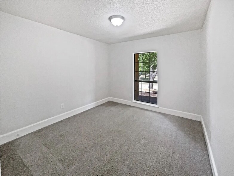 Building Photo - 3614 Queenswood Ln