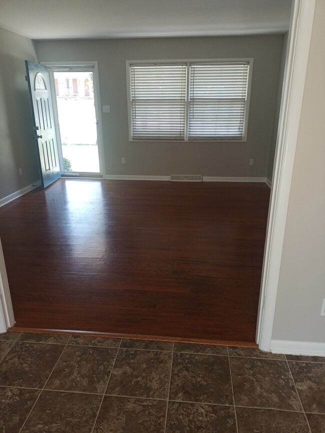 Building Photo - 3107 Goodall Dr