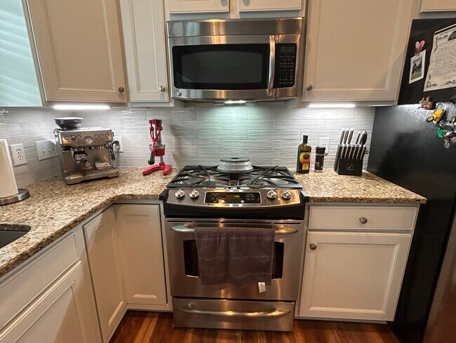 Building Photo - 1070 Drayton Ct