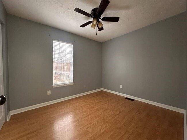 Building Photo - 10750 Plantation Bridge Dr